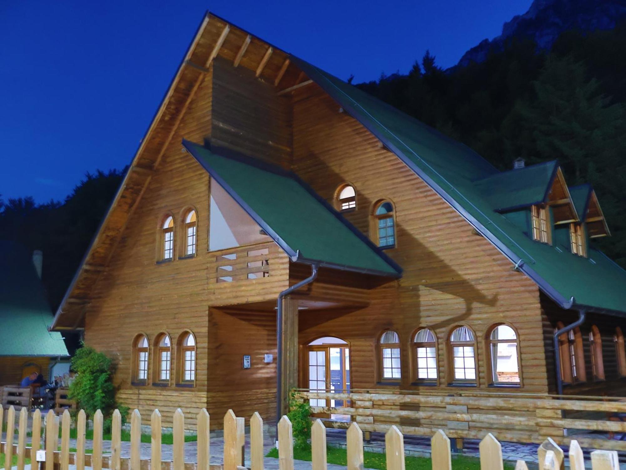 Mik Hotel Valbona Exteriör bild