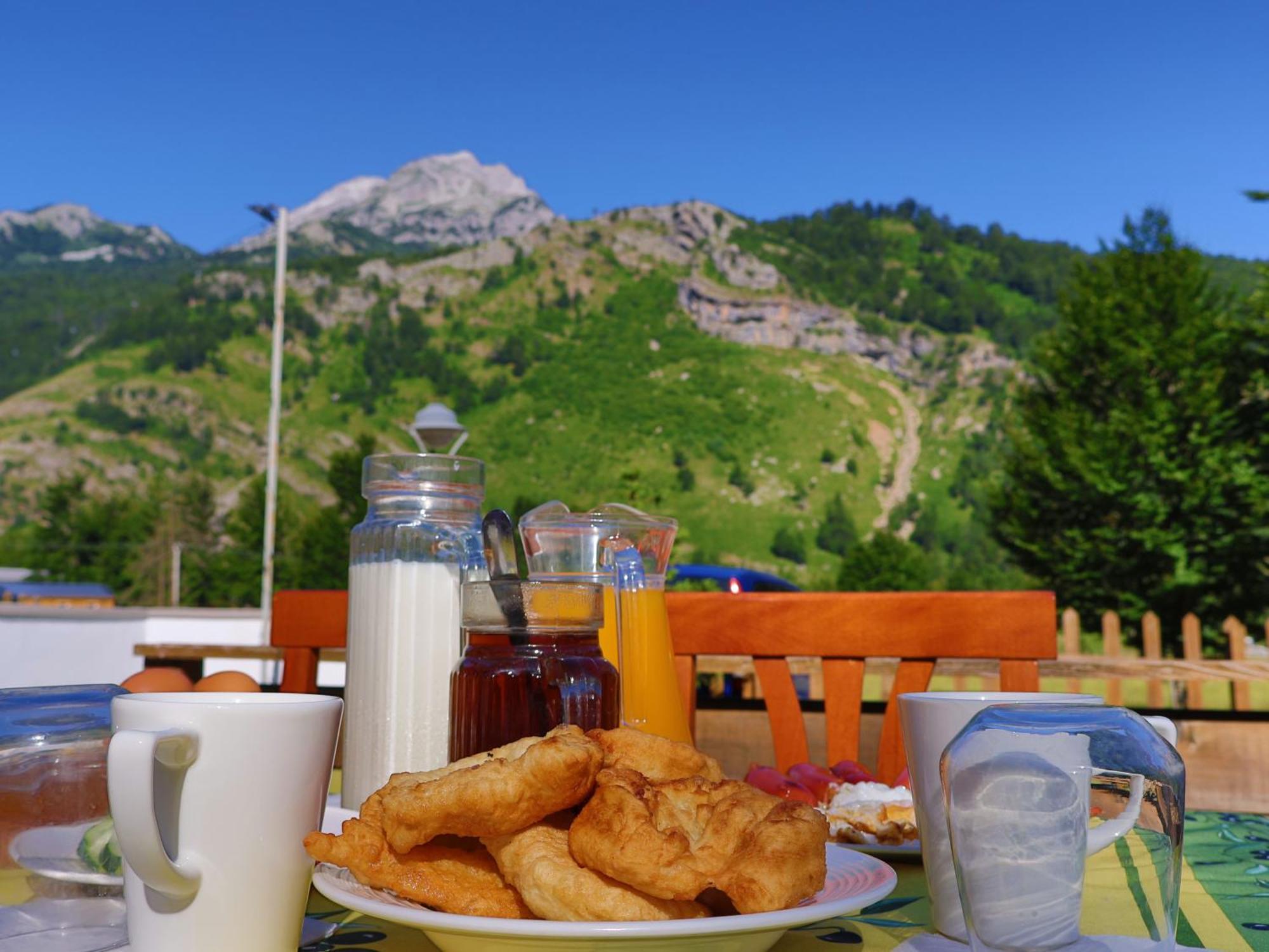 Mik Hotel Valbona Exteriör bild