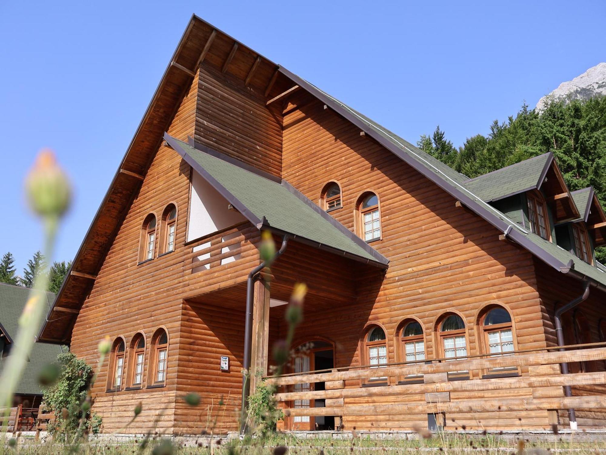 Mik Hotel Valbona Exteriör bild