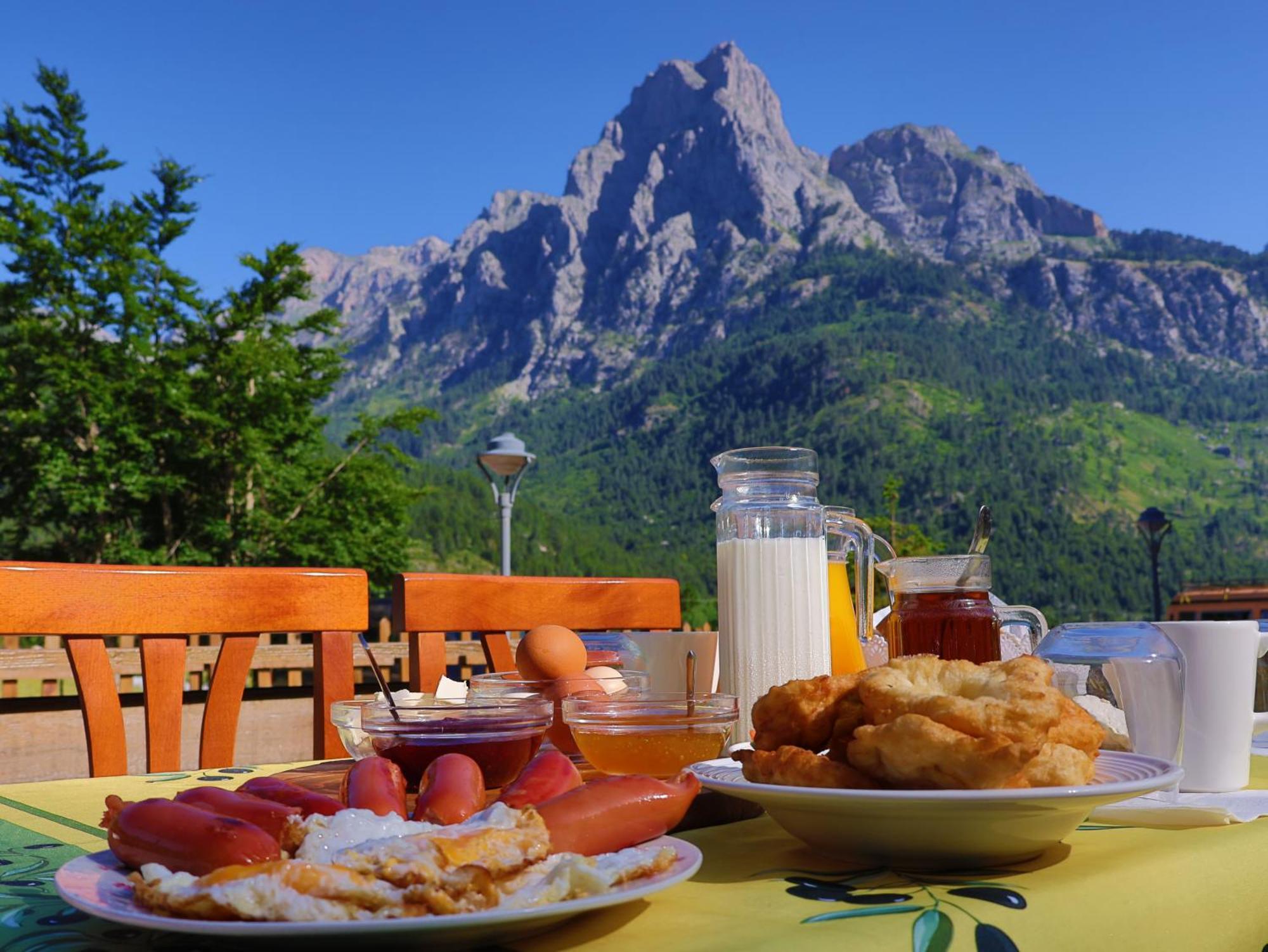 Mik Hotel Valbona Exteriör bild