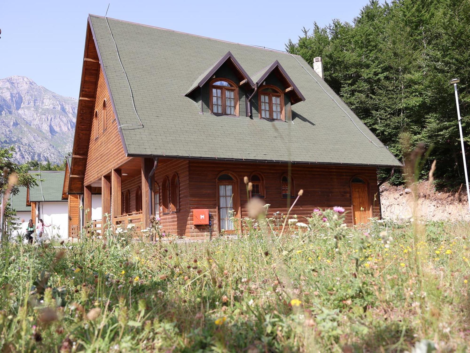 Mik Hotel Valbona Exteriör bild