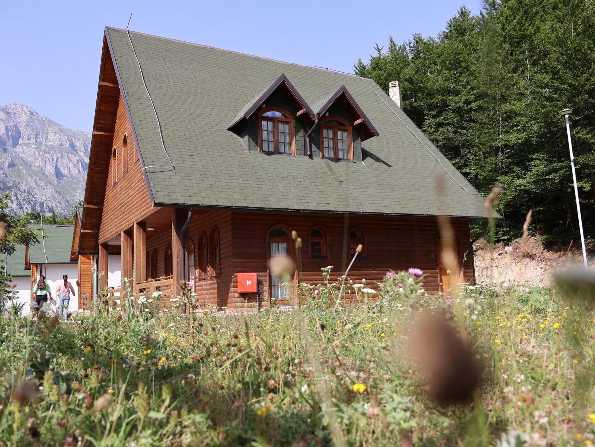 Mik Hotel Valbona Exteriör bild