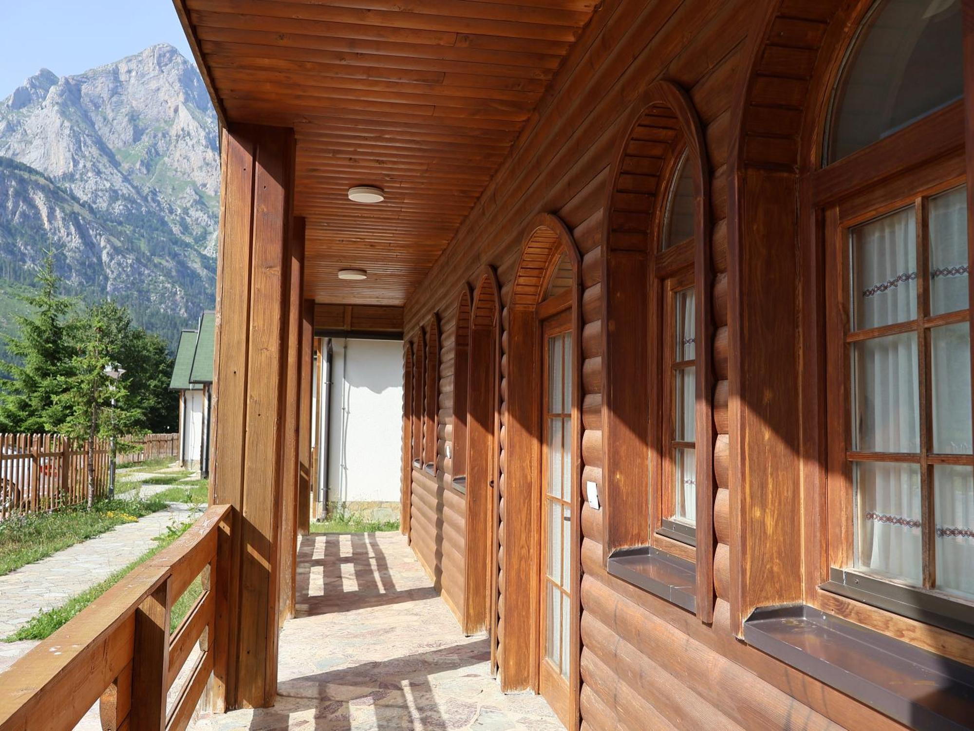 Mik Hotel Valbona Exteriör bild