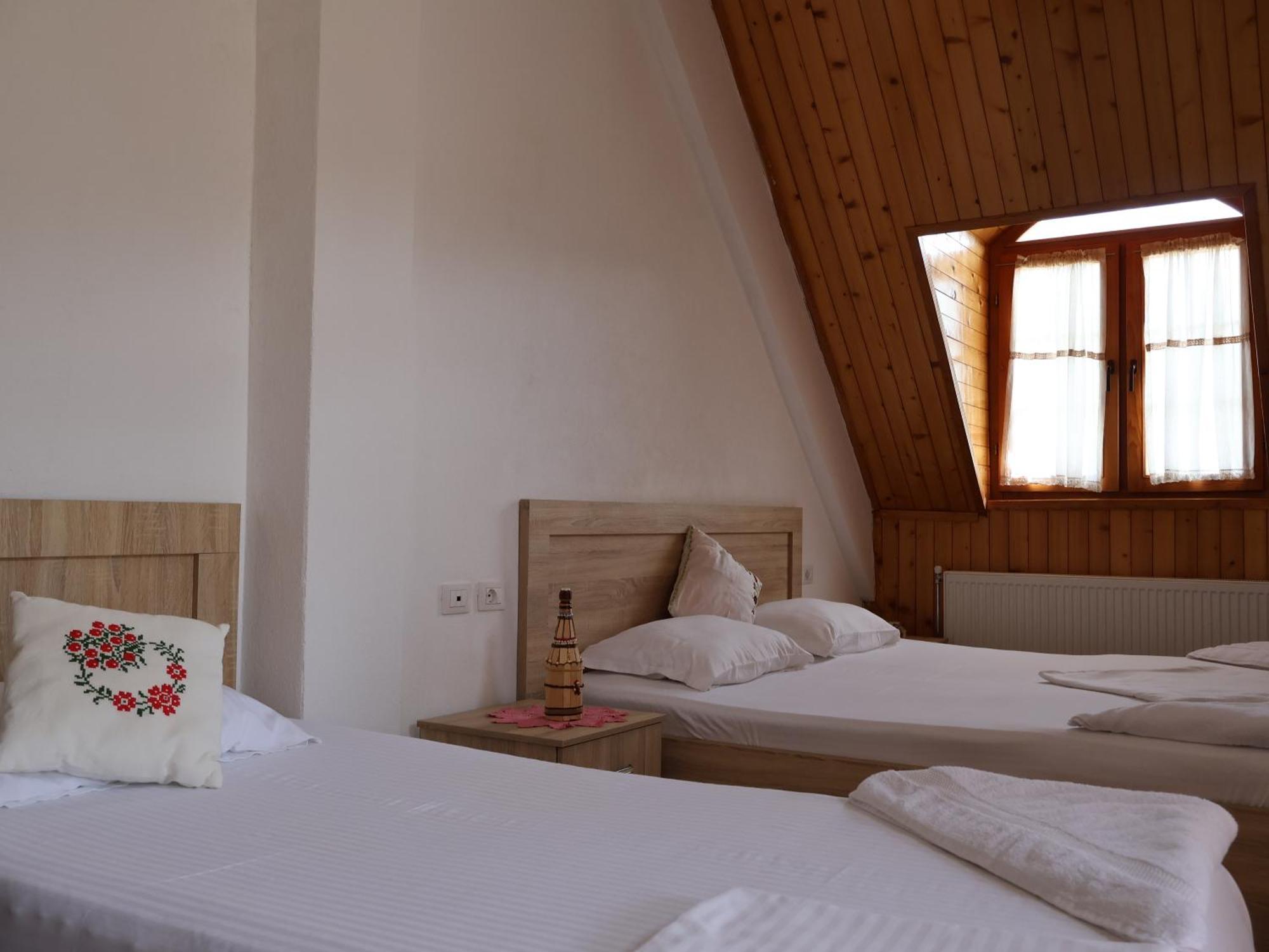 Mik Hotel Valbona Exteriör bild